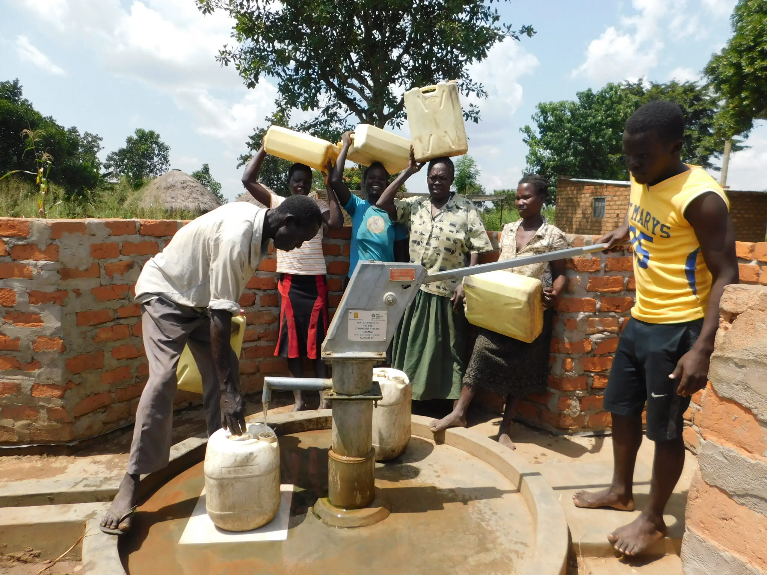 Das gemeinsam mit charity: water finanzi...